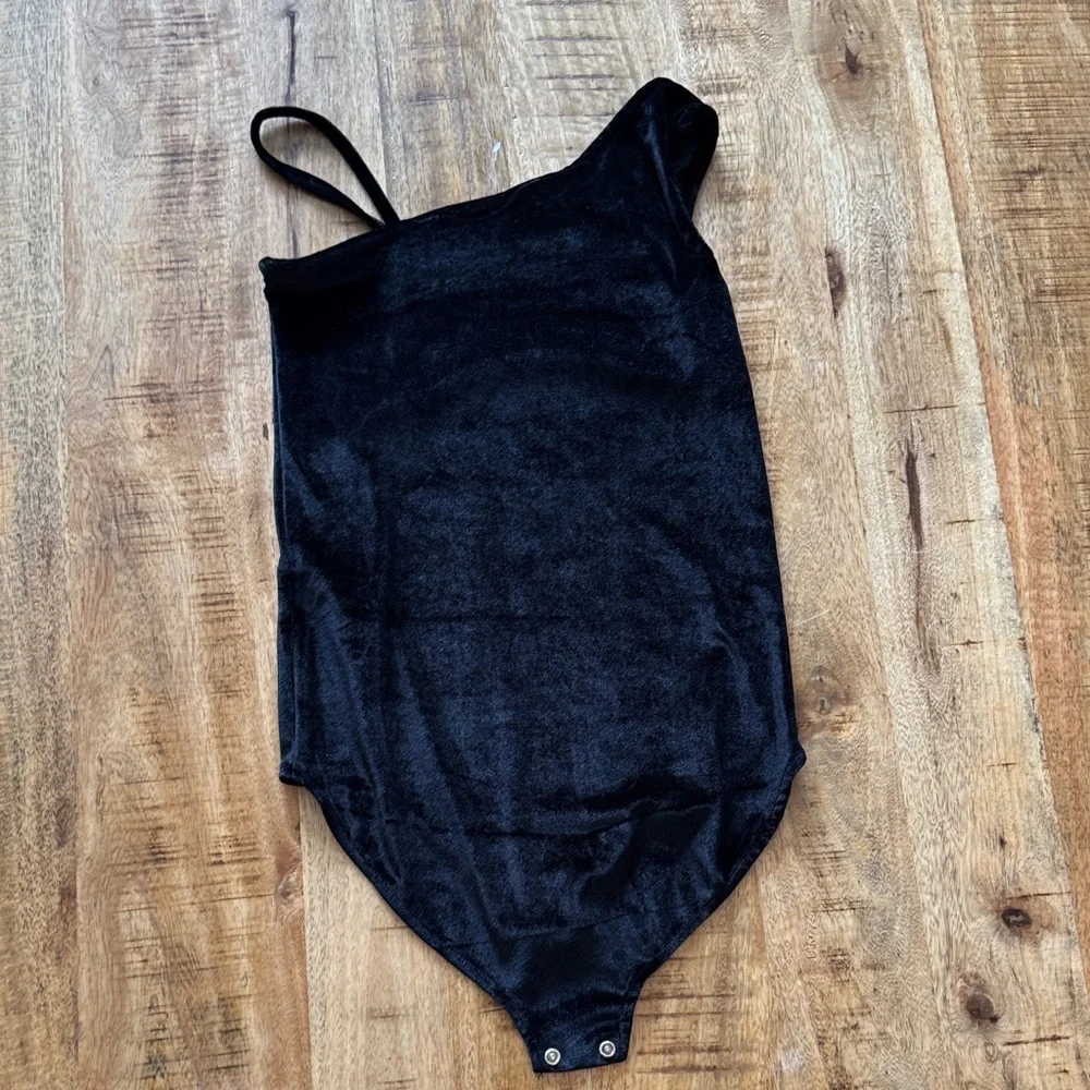 Zara Kids Black Velvet one shoulder Bodysuit with rose rosette size 11-12 NWT